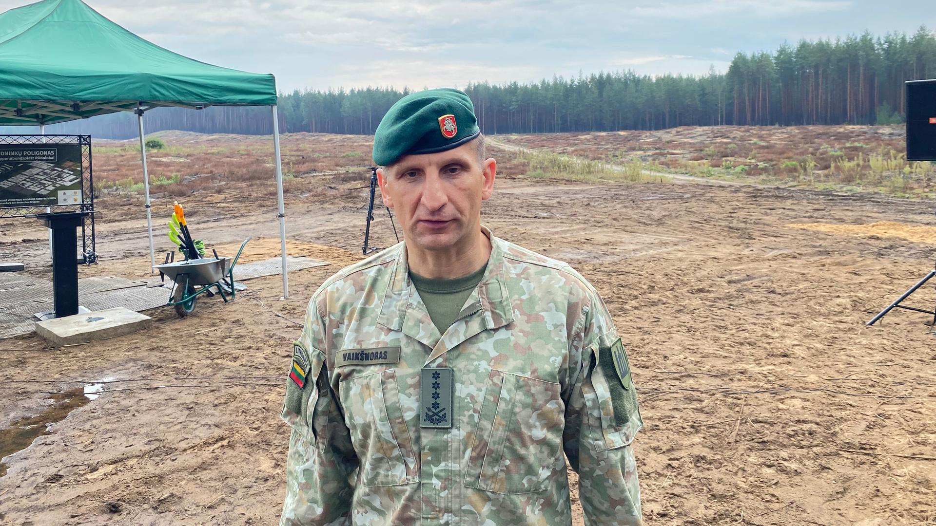 Litauens Armeechef Raimundas Vaiksnoras posiert für ein Bild. Litauens Armeechef Raimundas Vaiksnoras posiert für ein Bild.