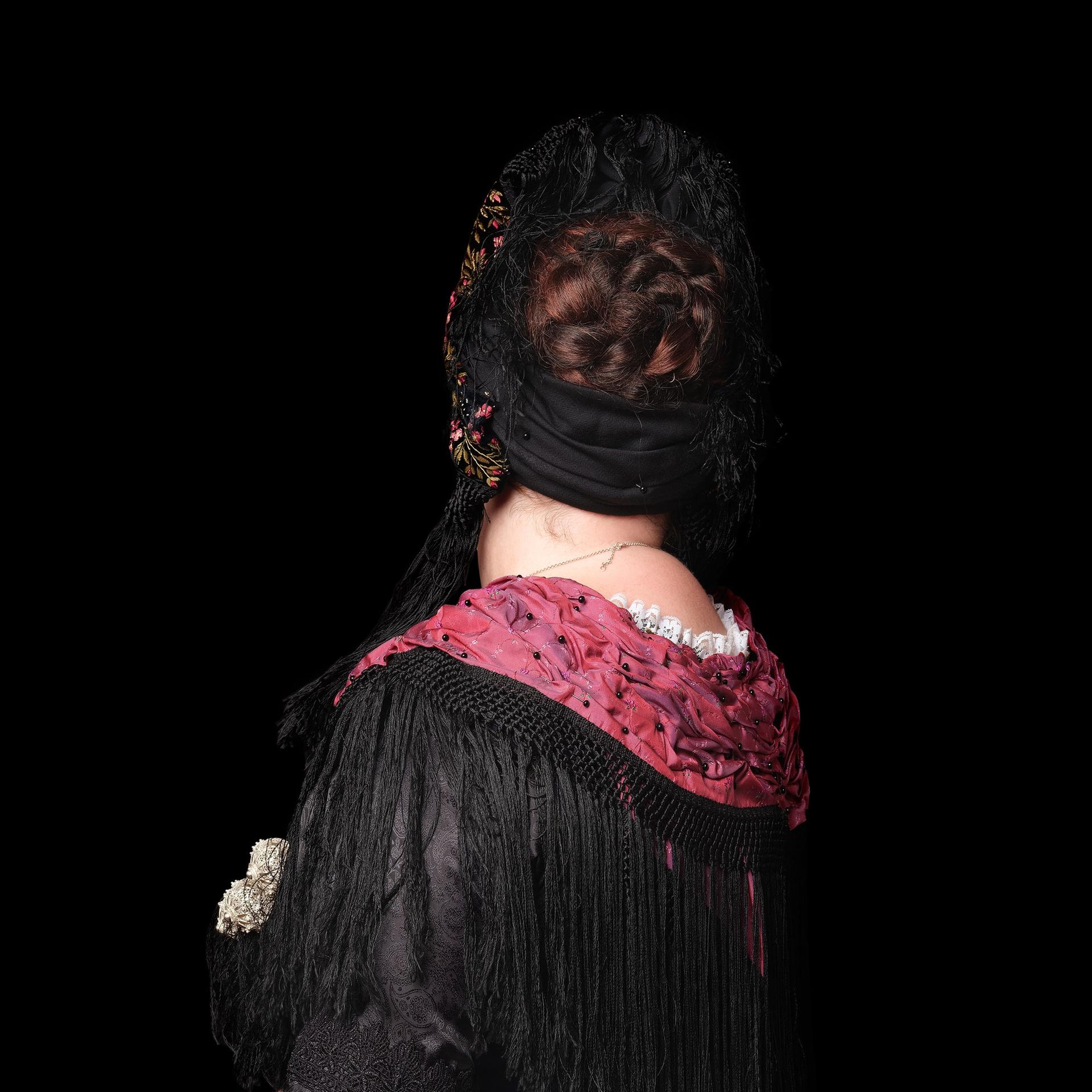 Corina Gertz - Trachten fotografiert wie Haute Couture
