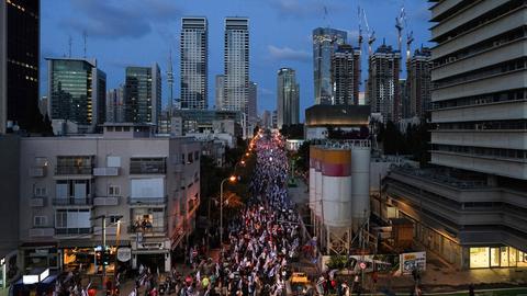 Israelis protestieren gegen die Pläne der Regierung von Premierminister Netanjahu, das Justizsystem zu reformieren