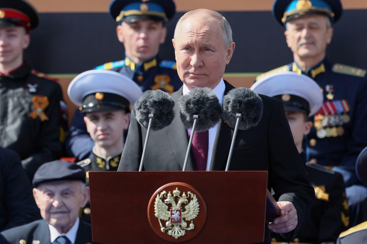  Der russische Präsident Wladimir Putin hält eine Rede 