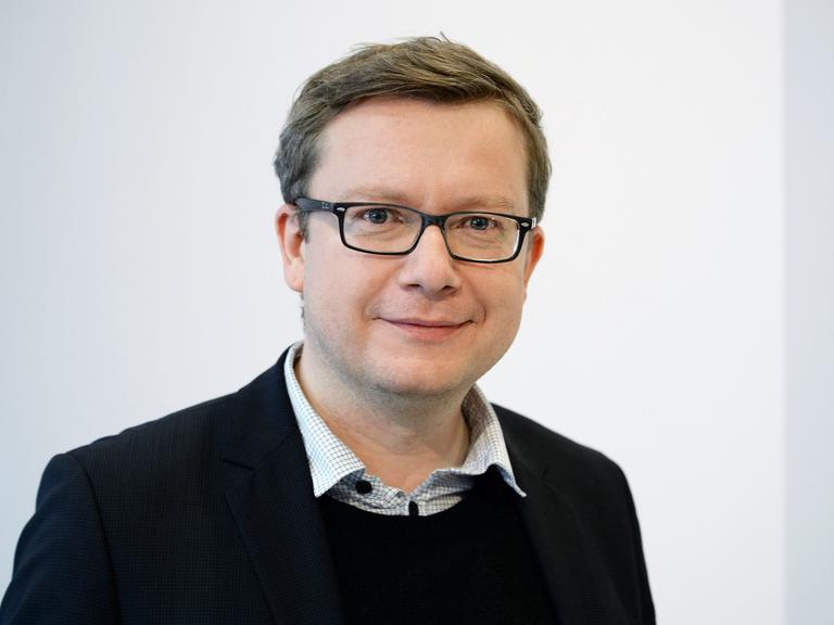 Porträt des Autors Adam Soboczynski. Porträt des Autors Adam Soboczynski.