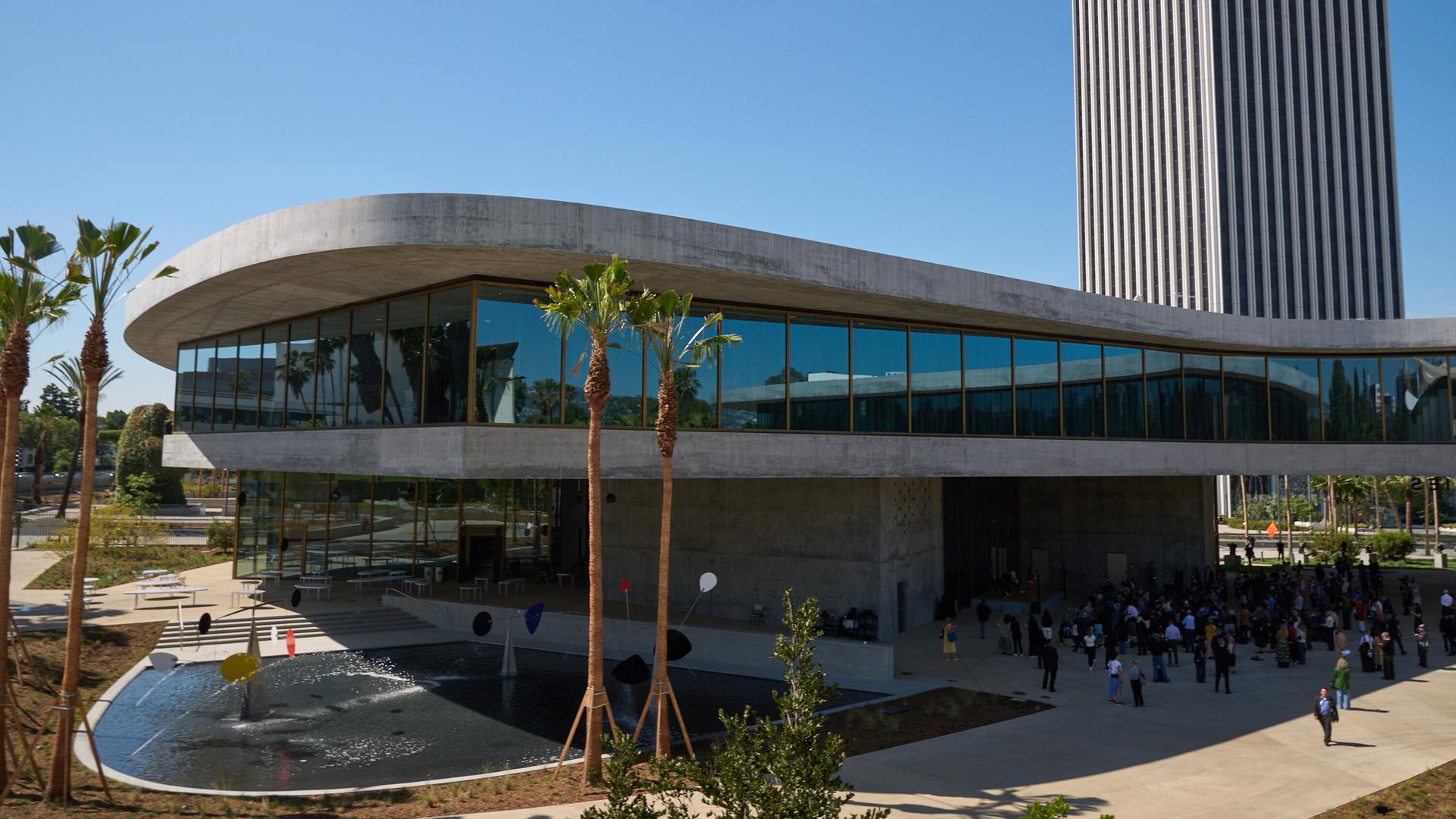 Die von dem Schweizer Architekten Peter Zumthor entworfene David-Geffen-Galerie wurde in Los Angeles eröffnet.