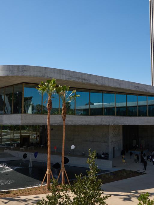Die von dem Schweizer Architekten Peter Zumthor entworfene David-Geffen-Galerie wurde in Los Angeles eröffnet.