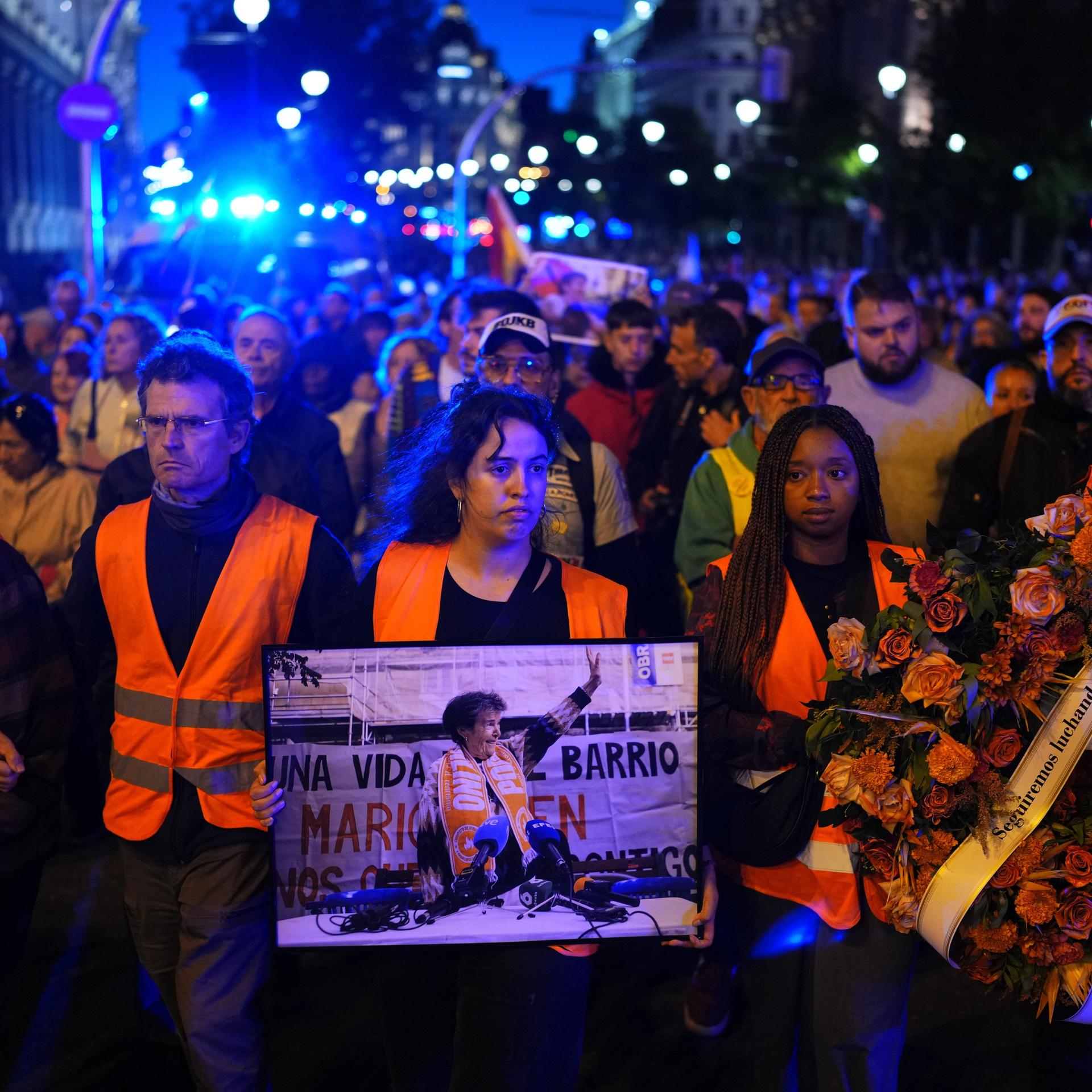 Gedenkmarsch in Madrid für Maricarmen, die nach der Zwangsräumung aus ihrer Wohnung starb. Der Tod der 87-jährigen ist in Spanien mit Erschütterung und Zorn aufgenommen worden. 