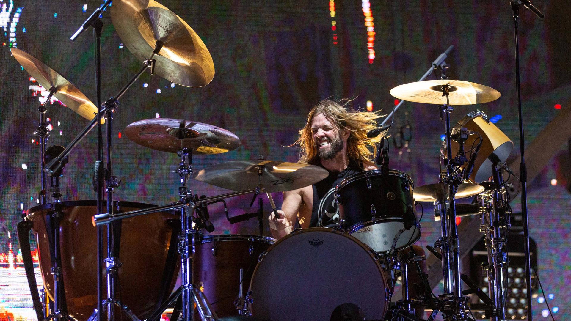 Der Drummer der Foo Fighters, Taylor Hawkins, am Schlagzeug während eines Konzerts im Mai 2019 in Columbus, Ohio.