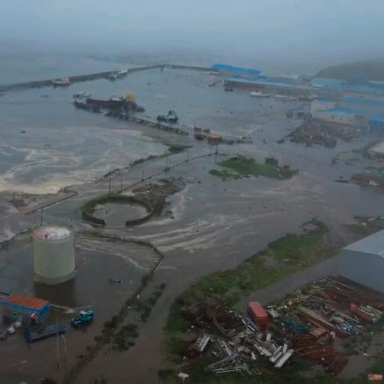 Ein Videobild vom Geophysikalischen Dienst der Russischen Akademie der Wissenschaften zeigt die Folgen des Tsunamis an der Küste von Sewero-Kurilsk.