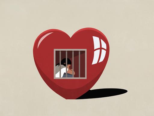 Eine Frau sitzt mit hängendem Kopf im Inneren eines Herzens: Sie ist durch ein vergittertes Fenster zu sehen. (Illustration)