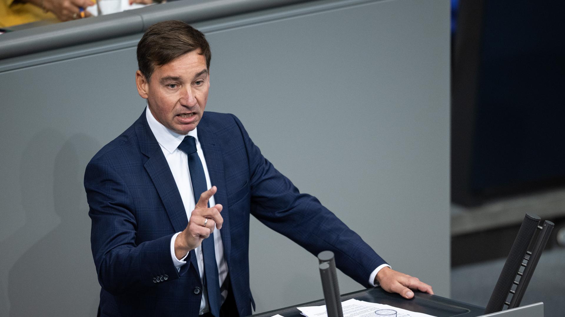 Sebastian Hartmann spricht im Bundestag.