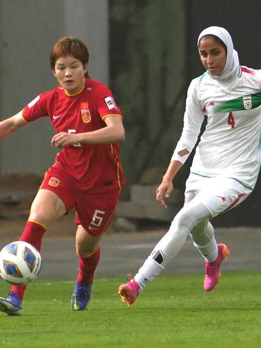 Iran im Spiel gegen China beim Asien-Cup 2022 in Indien
