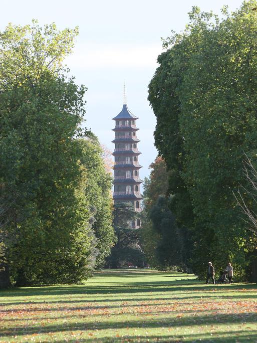 Die chinesische Pagode in den Londoner Royal Botanic Gardens Kew während der Restaurierung 2017.