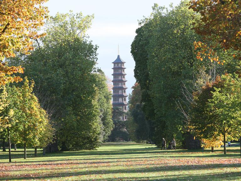 Die chinesische Pagode in den Londoner Royal Botanic Gardens Kew während der Restaurierung 2017.