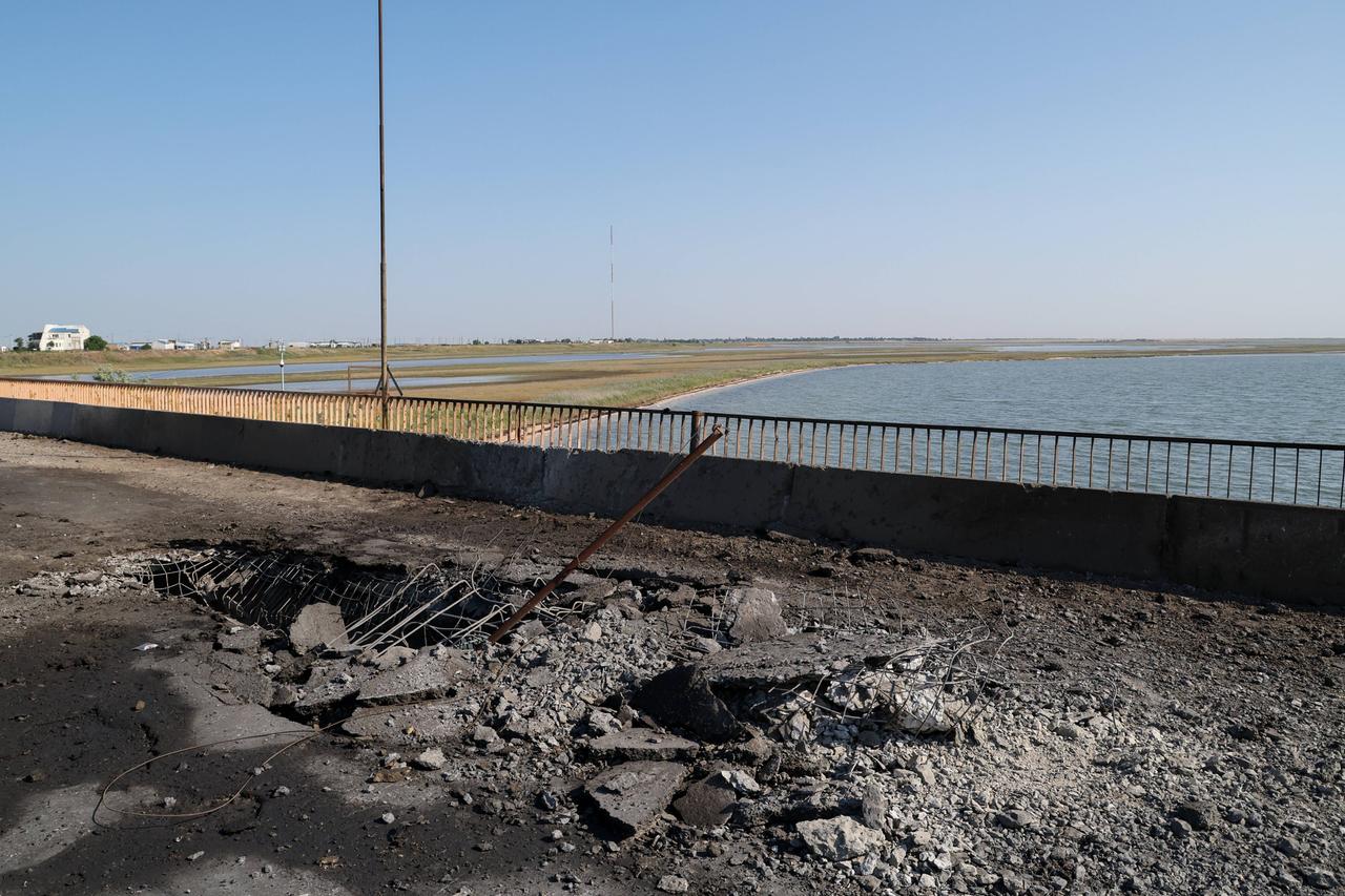 Ukraine, Cherson-Region: In der südukrainischen Region Cherson ist nach russischen Angaben eine Brücke zur Halbinsel Krim durch einen ukrainischen Luftangriff beschädigt worden.