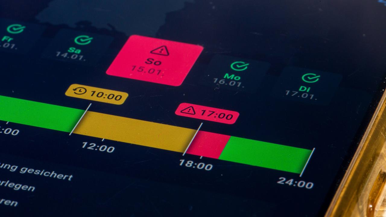 Stromwarnung in Baden-Württemberg: Die Strom-Gedacht-App ruft am 15.01.2023 zum Sparen auf *** Electricity warning in Baden Württemberg The Strom Gedacht app calls for savings on 15 01 2023 Copyright: xx