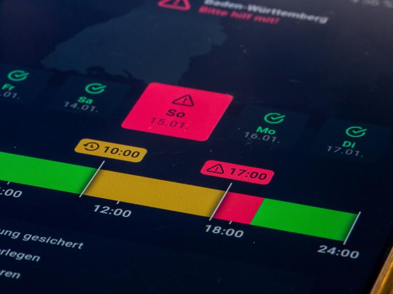 Stromwarnung in Baden-Württemberg: Die Strom-Gedacht-App ruft am 15.01.2023 zum Sparen auf *** Electricity warning in Baden Württemberg The Strom Gedacht app calls for savings on 15 01 2023 Copyright: xx