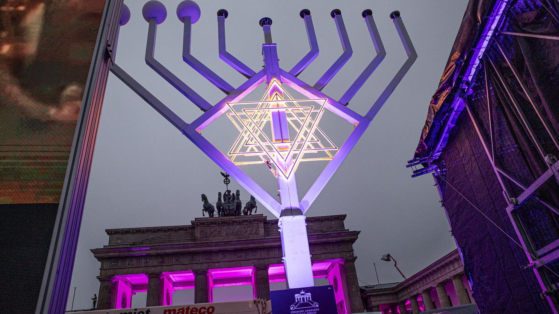 Chanukka-Lichtzeremonie am 29. Dezember 2024 am Brandenburger Tor in Berlin - Symbol für Hoffnung, Kraft und den beständigen Geist jüdischen Lebens in Deutschland. 