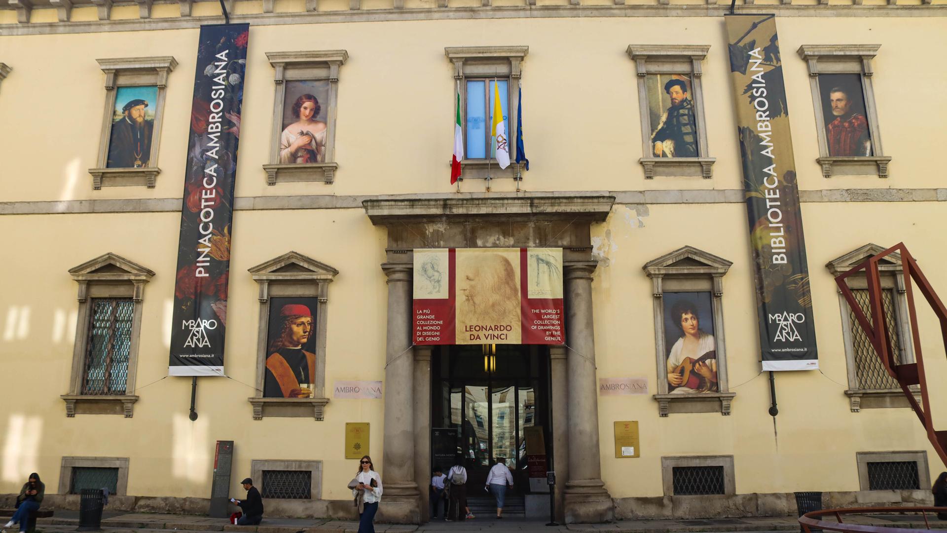 Außenansicht des Museums Pinacoteca Ambrosiana in Mailand, Italien.