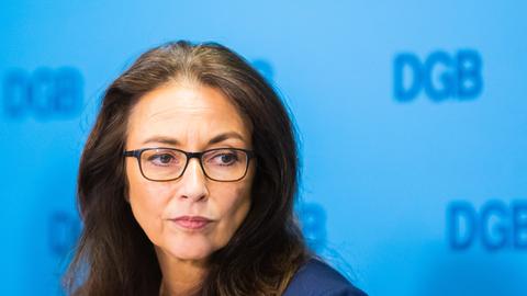 Yasmin Fahimi, Vorsitzende des Deutschen Gewerkschaftsbundes, nimmt an der Jahrespressekonferenz des Deutschen Gewerkschaftsbundes (DGB) für das Jahr 2023 teil.