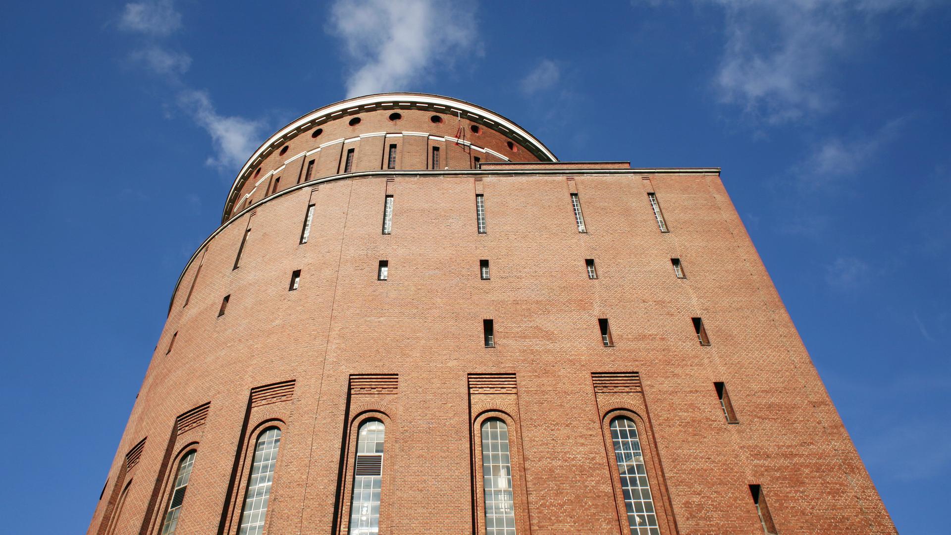 Das Hamburger Planetarium ist ein Backsteinbau, der von Fritz Schumacher realisiert wurde.