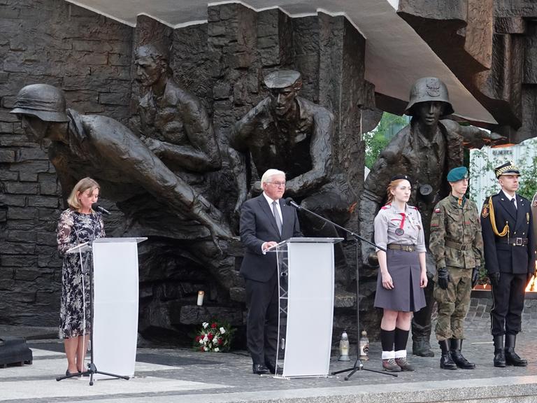 Bundespräsident Frank-Walter Steinmeier hält eine Rede vor dem Denkmal, das an den Warschauer Aufstand am 1. August 1944 erinnert.