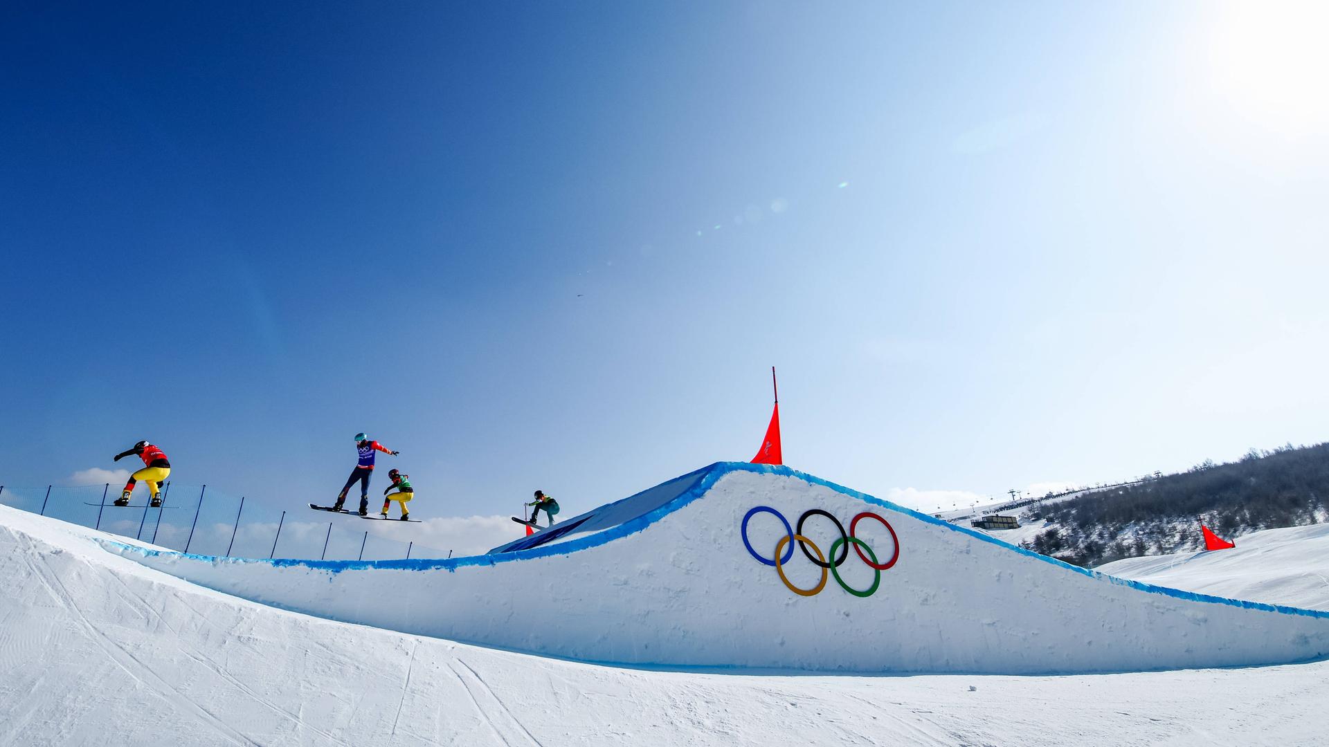 Snowboarder bei den Olympischen Spielen in Peking.