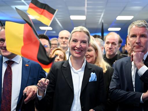AfD-Politiker Tino Chrupalla, Alice Weidel, Björn Höcke (v.l.n.r.). 