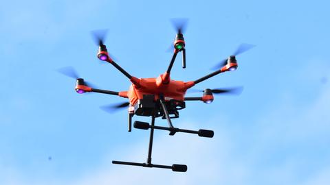 Drohnenvorführung während der Bundeswehr-Übung Red Strom Bravo in Hamburg 