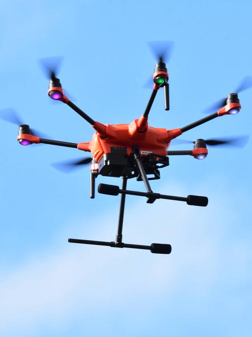 Drohnenvorführung während der Bundeswehr-Übung Red Strom Bravo in Hamburg Drohnenvorführung während der Bundeswehr-Übung Red Strom Bravo in Hamburg