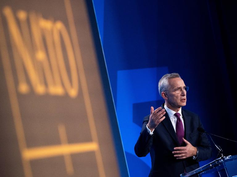 NATO-Generalsekretär Jens Stoltenberg spricht während einer Pressekonferenz am Rande des NATO-Gipfels zum 75-jährigen Bestehen in Washington DC am 11. Juli 2024. 