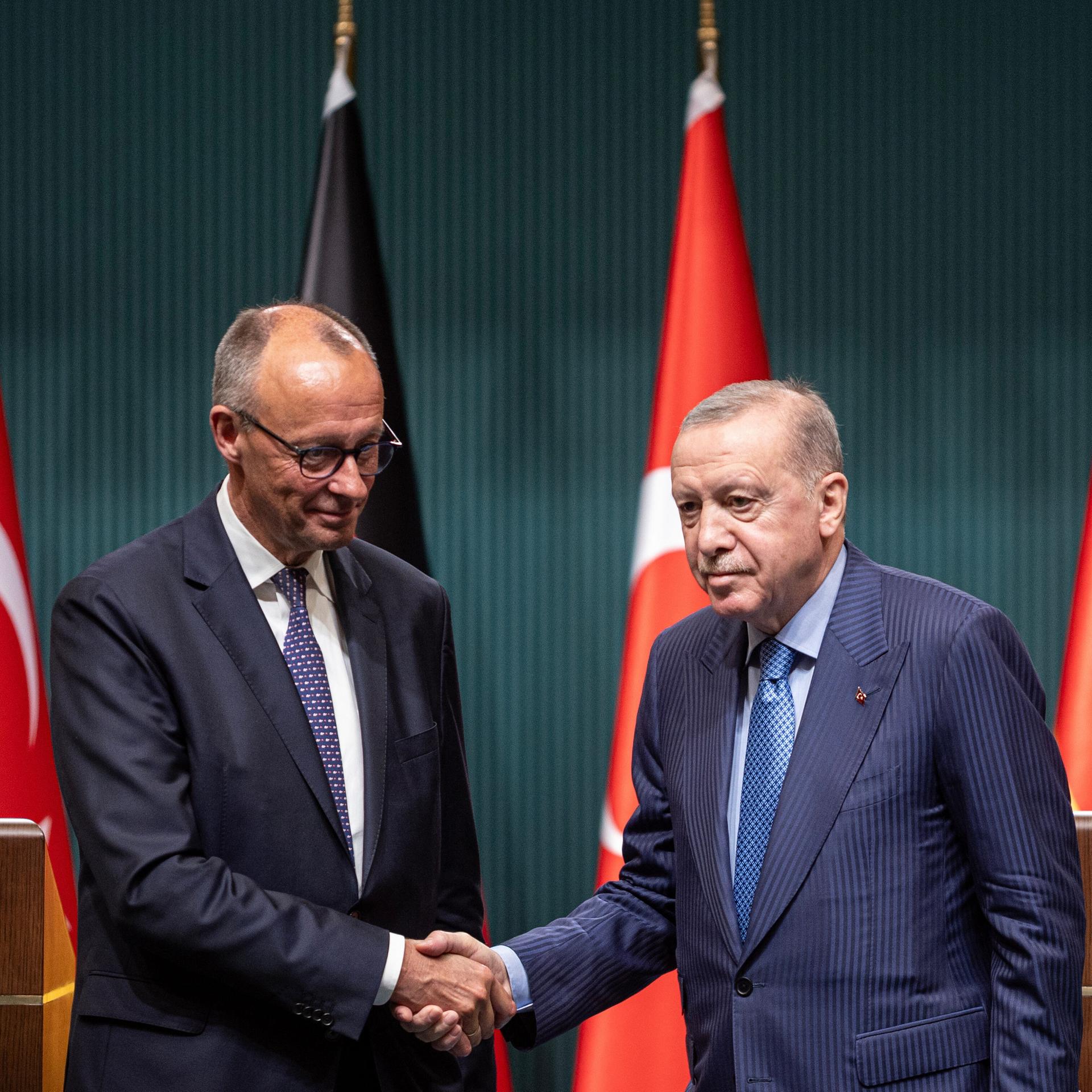 Merz bei Erdogan - Zwischen Streit und strategischem Schulterschluss