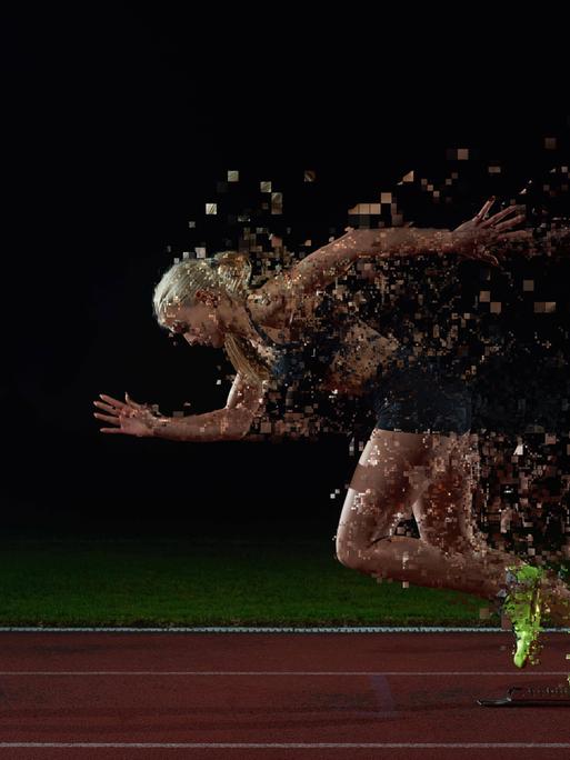 Eine Läuferin, die sich beim Wettkampfstart in Pixel auflöst.