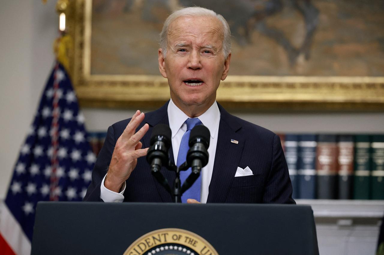 US-Präsident Joe Biden steht an einem Rednerpult im Weißen Haus in Washington.