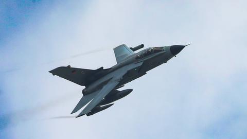 Ein Kampfjet der Luftwaffe in der Luft