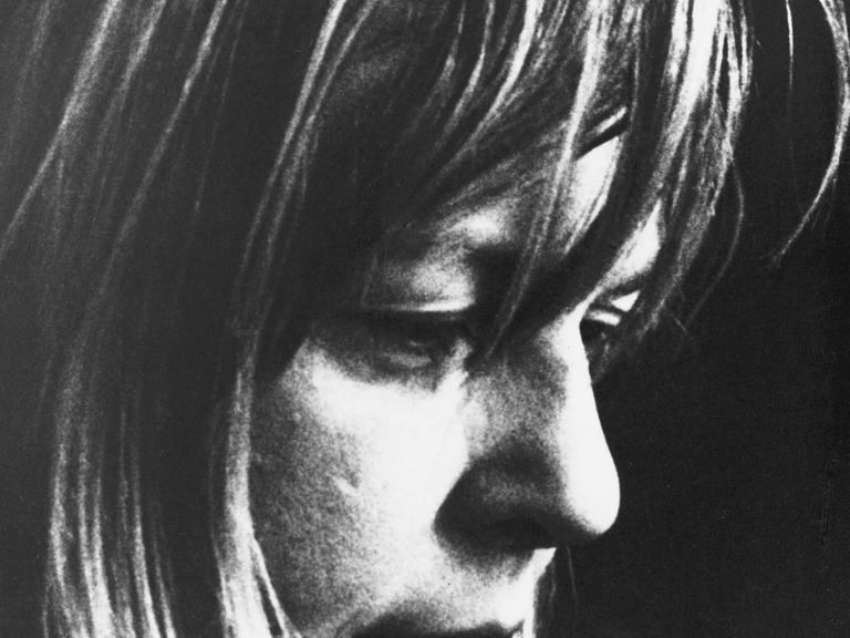 Ingeborg Bachmann, österreichische Lyrikerin, Erzählerin, Hörspielautorin um 1960. Ingeborg Bachmann, österreichische Lyrikerin, Erzählerin, Hörspielautorin um 1960.