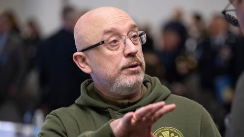 Der ukrainische Verteidigungsminister Olexij Resnikow im Gespräch
