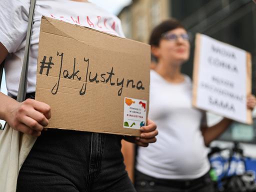 Solidaritätskundgebung für die Frauenrechtsaktivistin Justyna Wydrzyńska in Krakau.