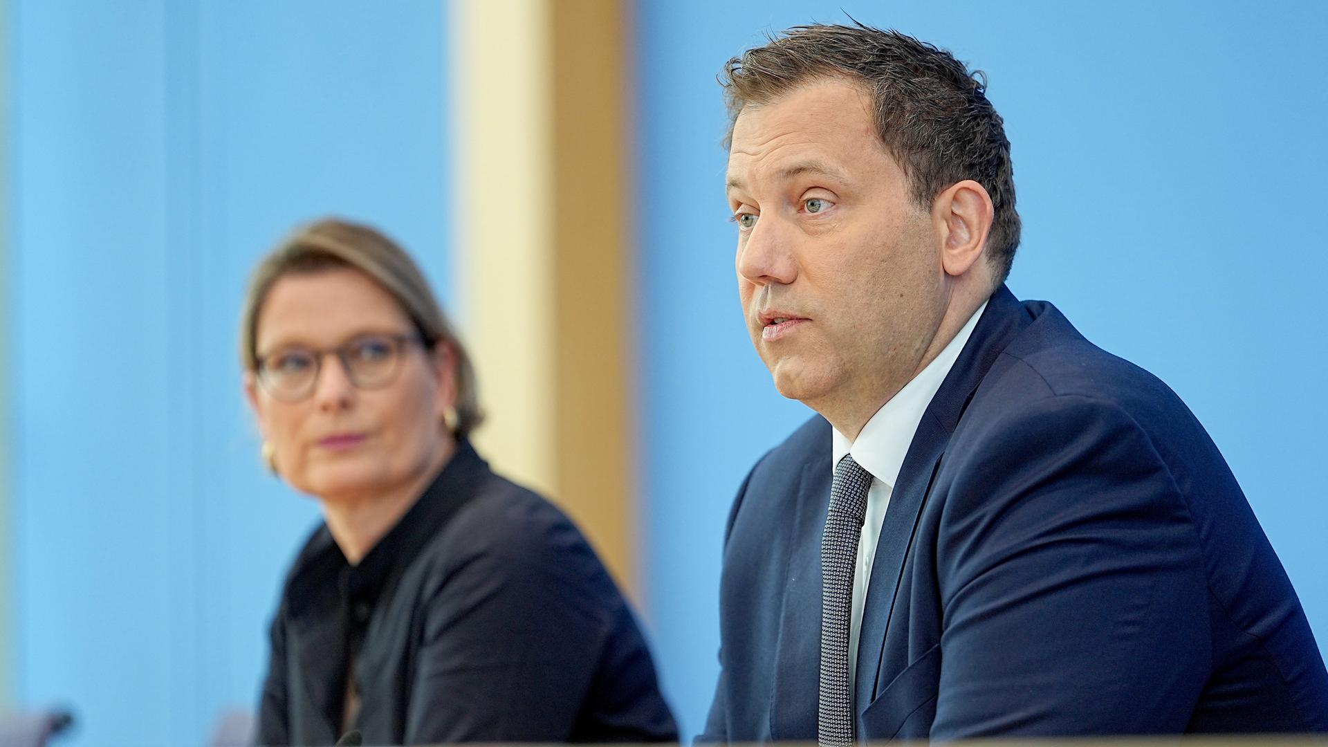 Bundesfinanzminister Lars Klingbeil und Justizministerin Stefanie Hubig
