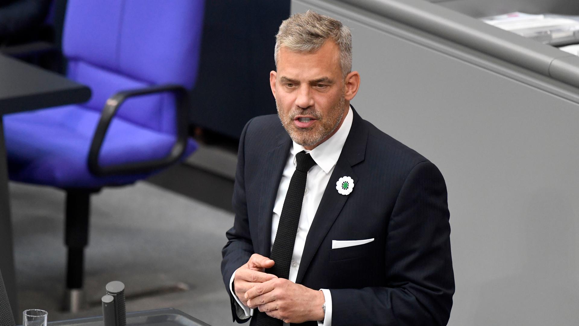 Falko Droßmann, SPD, spricht im Bundestag. 