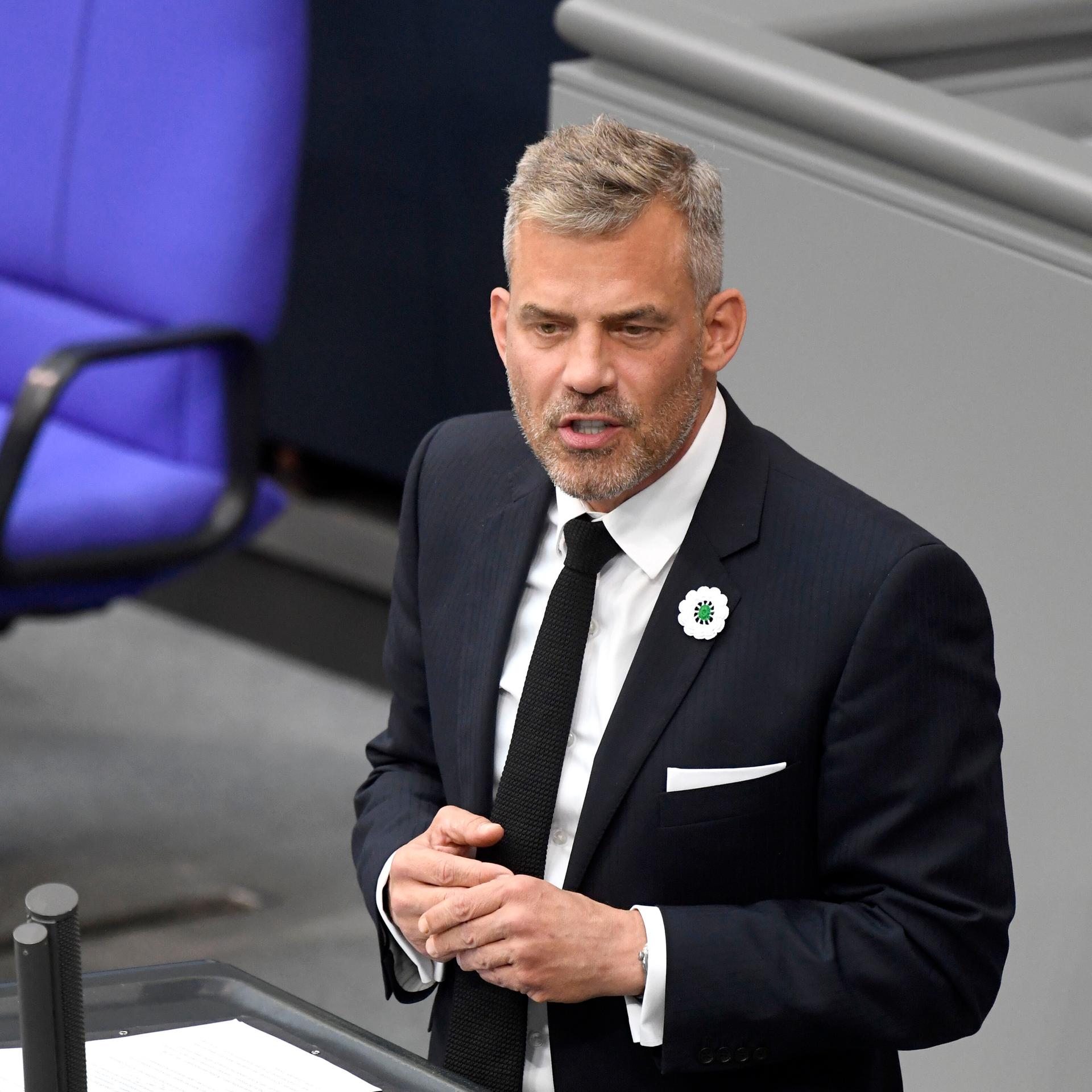 Falko Droßmann, SPD, spricht im Bundestag. 