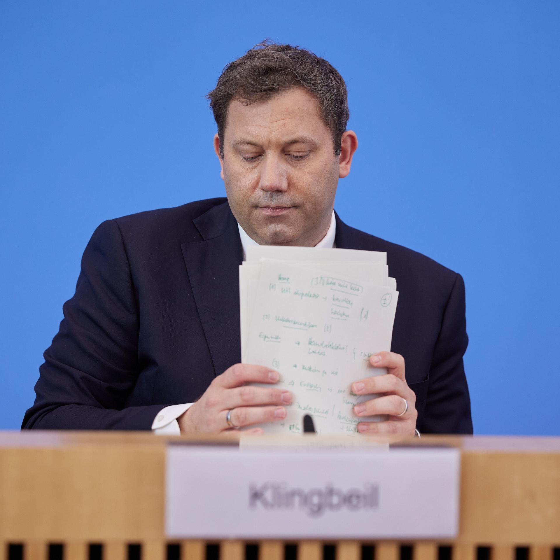 Investitionsprogramm - Klingbeil bezeichnet deutsche Infrastruktur als "peinlich" und fordert schnellere Modernisierung