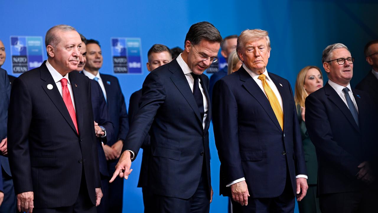 Der türkische Präsident Erdogan, NATO-Generalsekretär Rutte, US-Präsident Trump und der britische Premierminister Starmer während des Gipfeltreffens der Staats- und Regierungschefs der Nordatlantik-Vertragsorganisation (NATO) Der türkische Präsident Erdogan, NATO-Generalsekretär Rutte, US-Präsident Trump und der britische Premierminister Starmer während des Gipfeltreffens der Staats- und Regierungschefs der Nordatlantik-Vertragsorganisation (NATO)