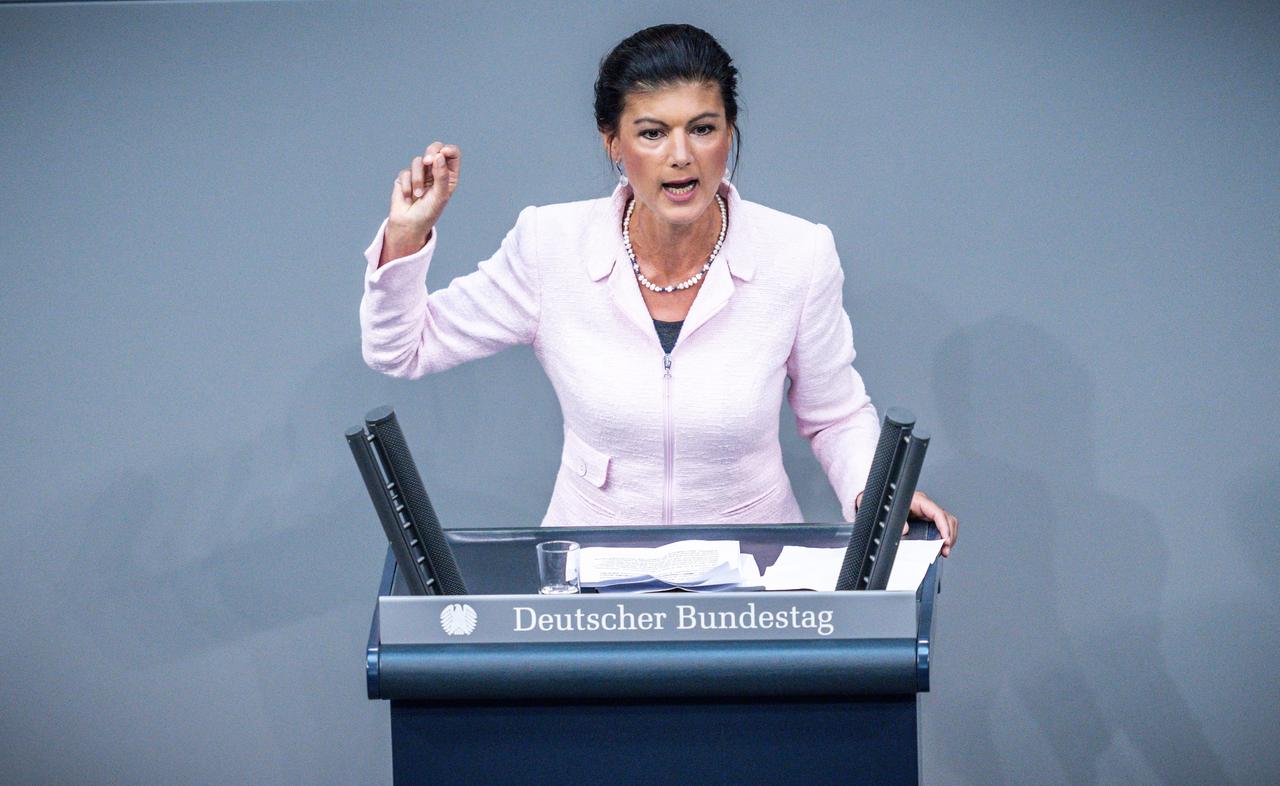 Sahra Wagenknecht (Die Linke), spricht im Bundestag.
