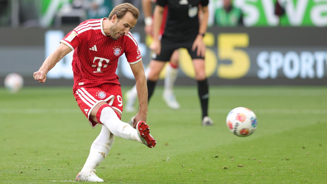 Harry Kane wurde im Moment unmittelbar nach dem Elfmeterschuss in einer verrenkt wirkenden Bewegung aufgenommen.