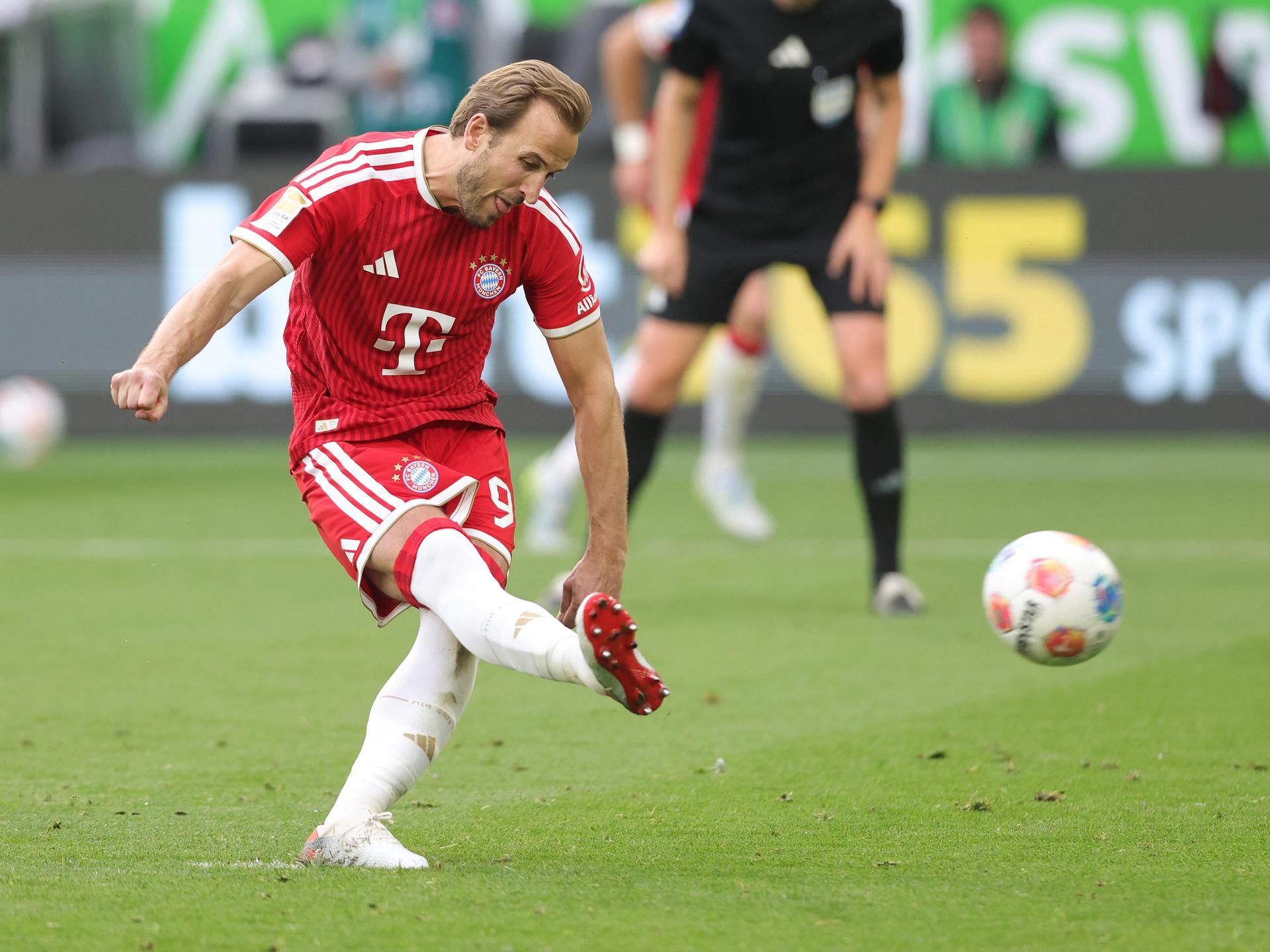 Harry Kane wurde im Moment unmittelbar nach dem Elfmeterschuss in einer verrenkt wirkenden Bewegung aufgenommen.