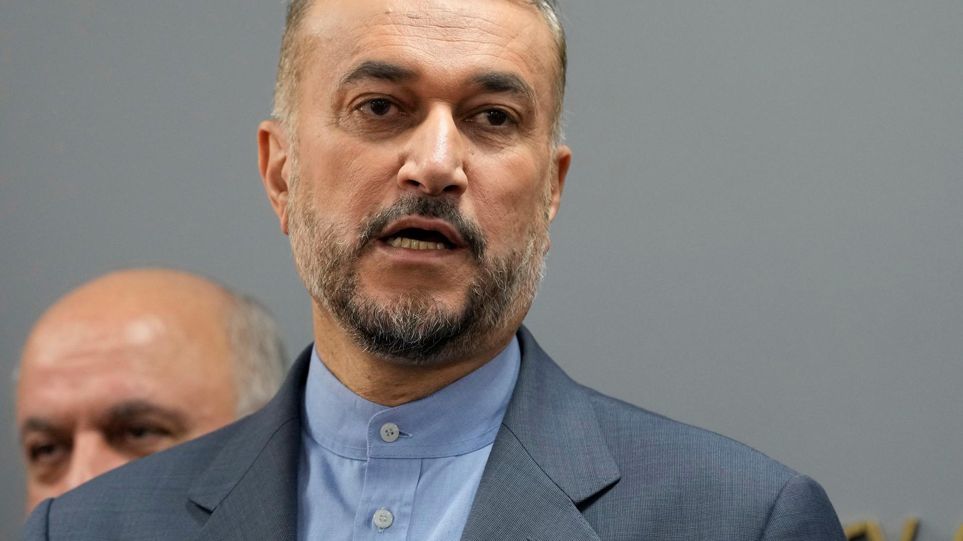 Der iranische Außenminister Hussein Amirabdollahian spricht.