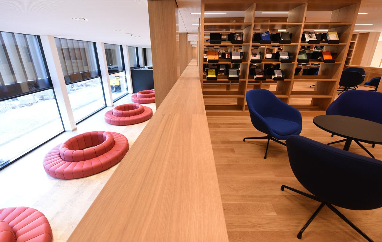 Die Bibliothek im neuen Philologicum der Ludwig-Maximilian-Universität (LMU) München. Die Bibliothek im neuen Philologicum der Ludwig-Maximilian-Universität (LMU) München.