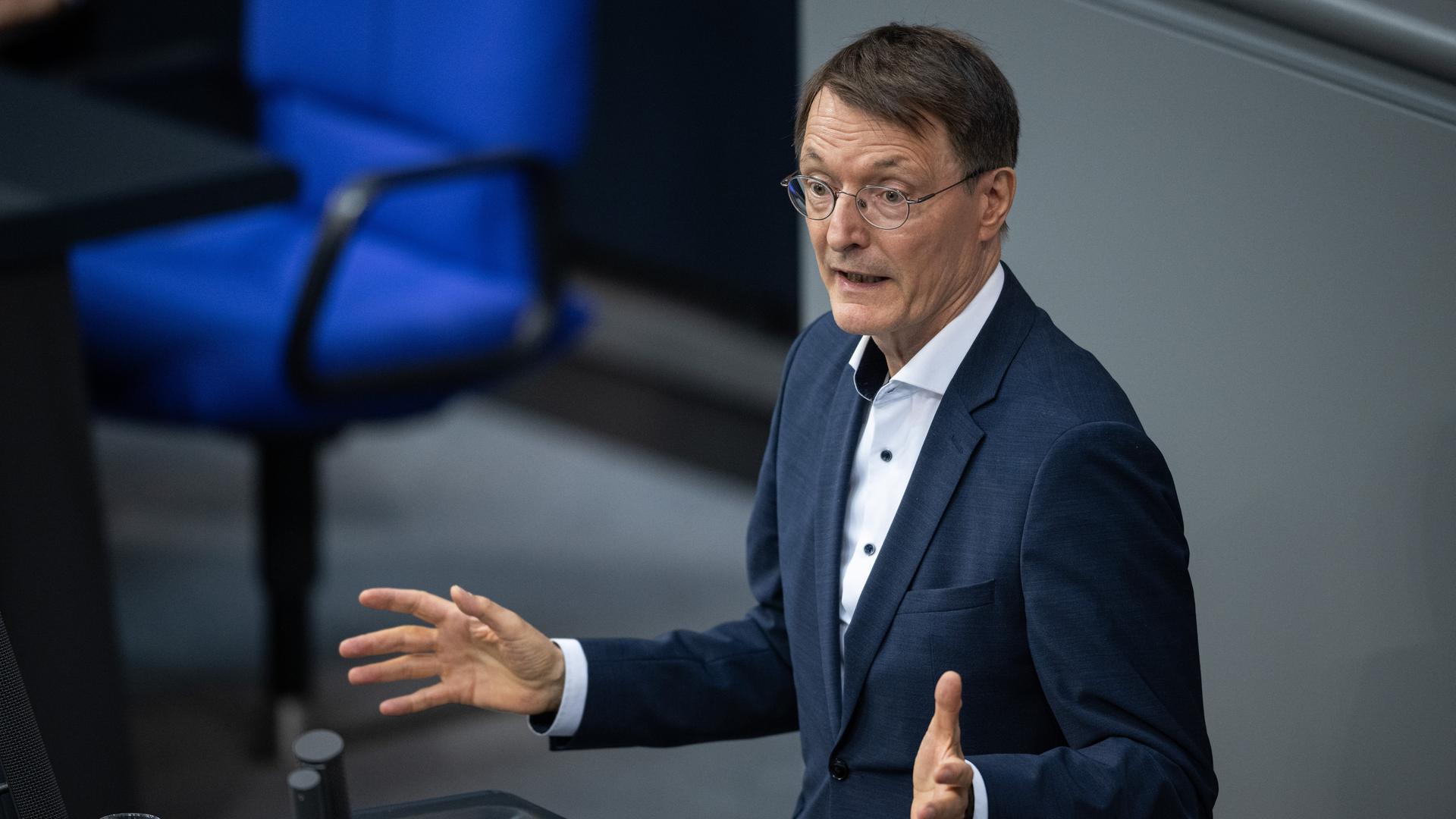 Karl Lauterbach, Bundesminister für Gesundheit, spricht im Bundestag. Karl Lauterbach, Bundesminister für Gesundheit, spricht im Bundestag.