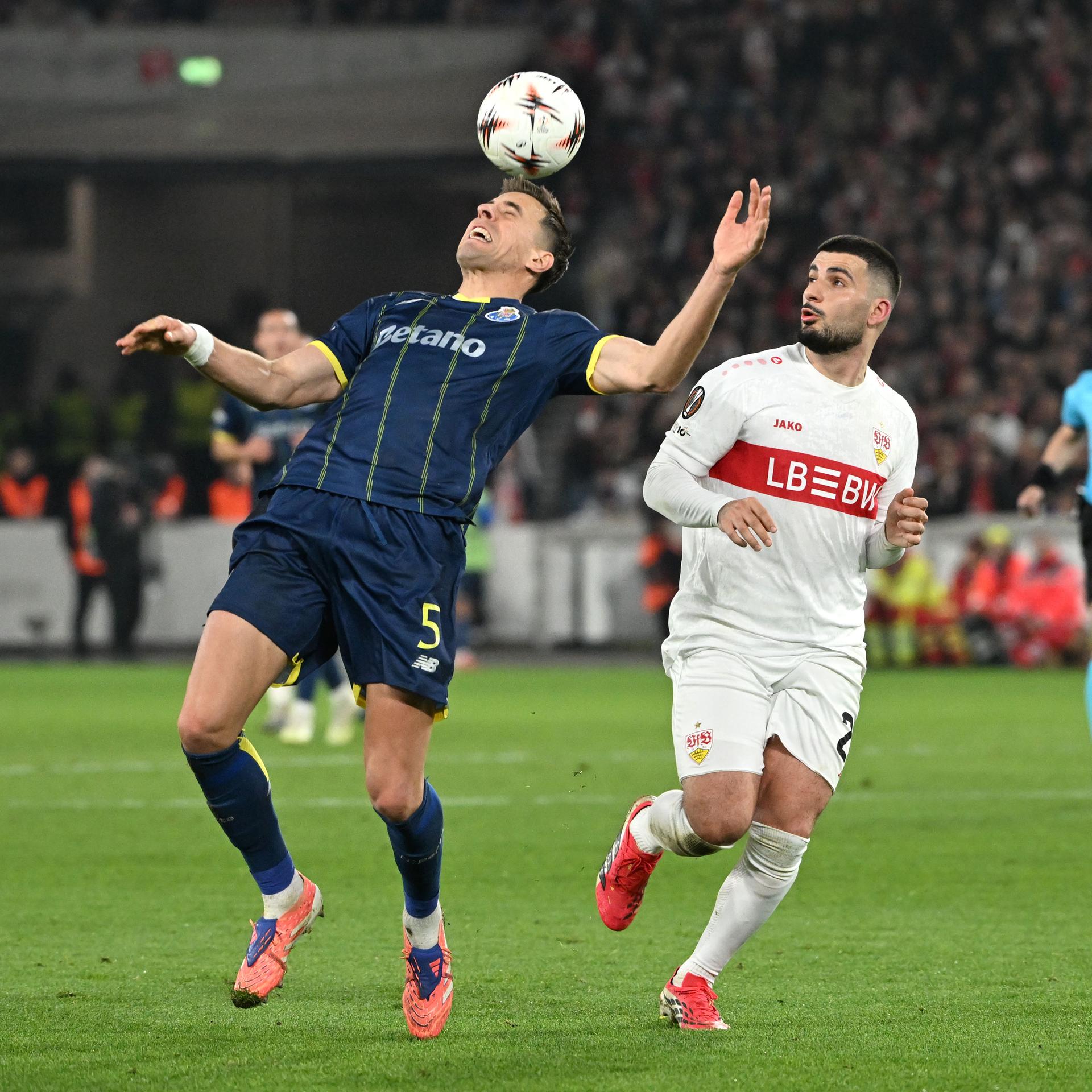 Spielszene im Achtelfinale der Europa League: VfB Stuttgart gegen FC Porto.