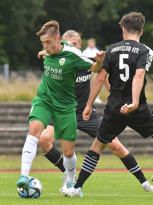 Szene aus dem Testspiel des FC Gütersloh gegen den SC Verl 