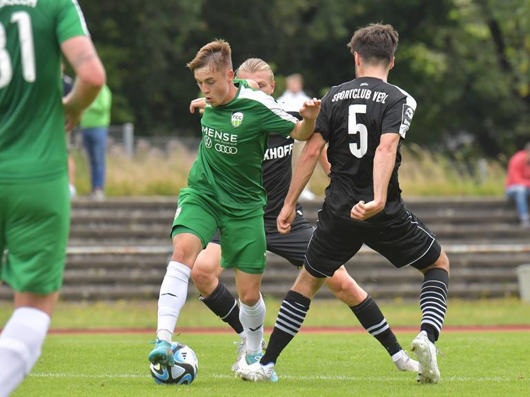 Szene aus dem Testspiel des FC Gütersloh gegen den SC Verl 