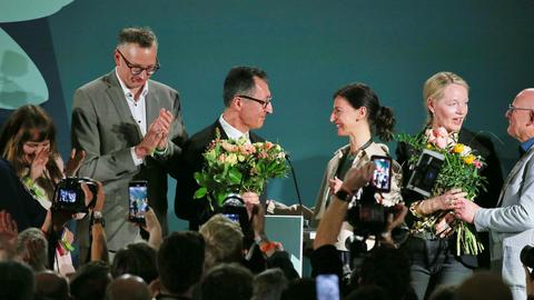 Cem Özdemir spricht auf der Grünen-Wahlparty nach den ersten Prognosen
